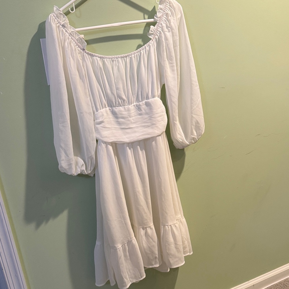 Elegant White Backless Dress - Picture 3 of 6